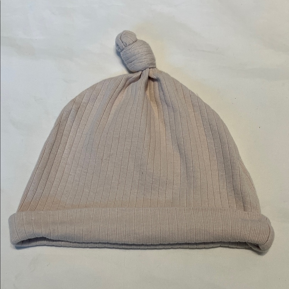 “Bundle 10/$13” Blueberry orgánica 0-3M Knotted Baby Beanie baby hat in Cream